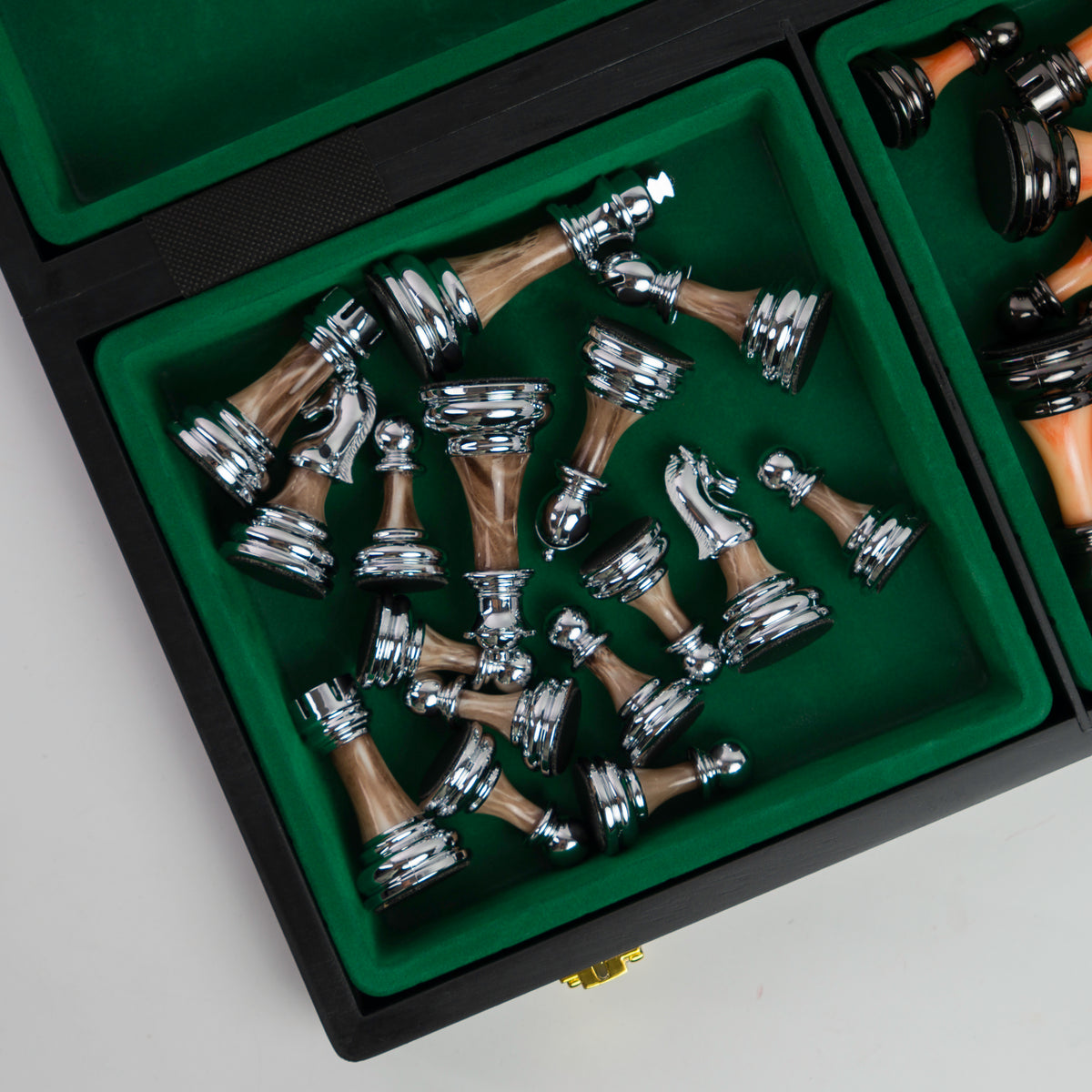 Ajedrez de Madera Modelo Paris - Plegable Sin Coordenadas con piezas templario y almacenamiento interior