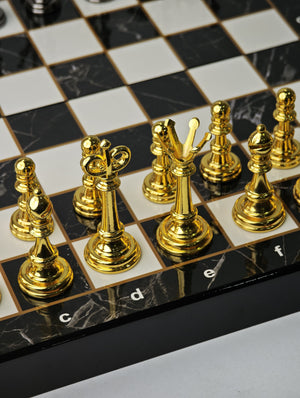 Set de Ajedrez - Dama Plegable tipo Mármol con Piezas de Metal