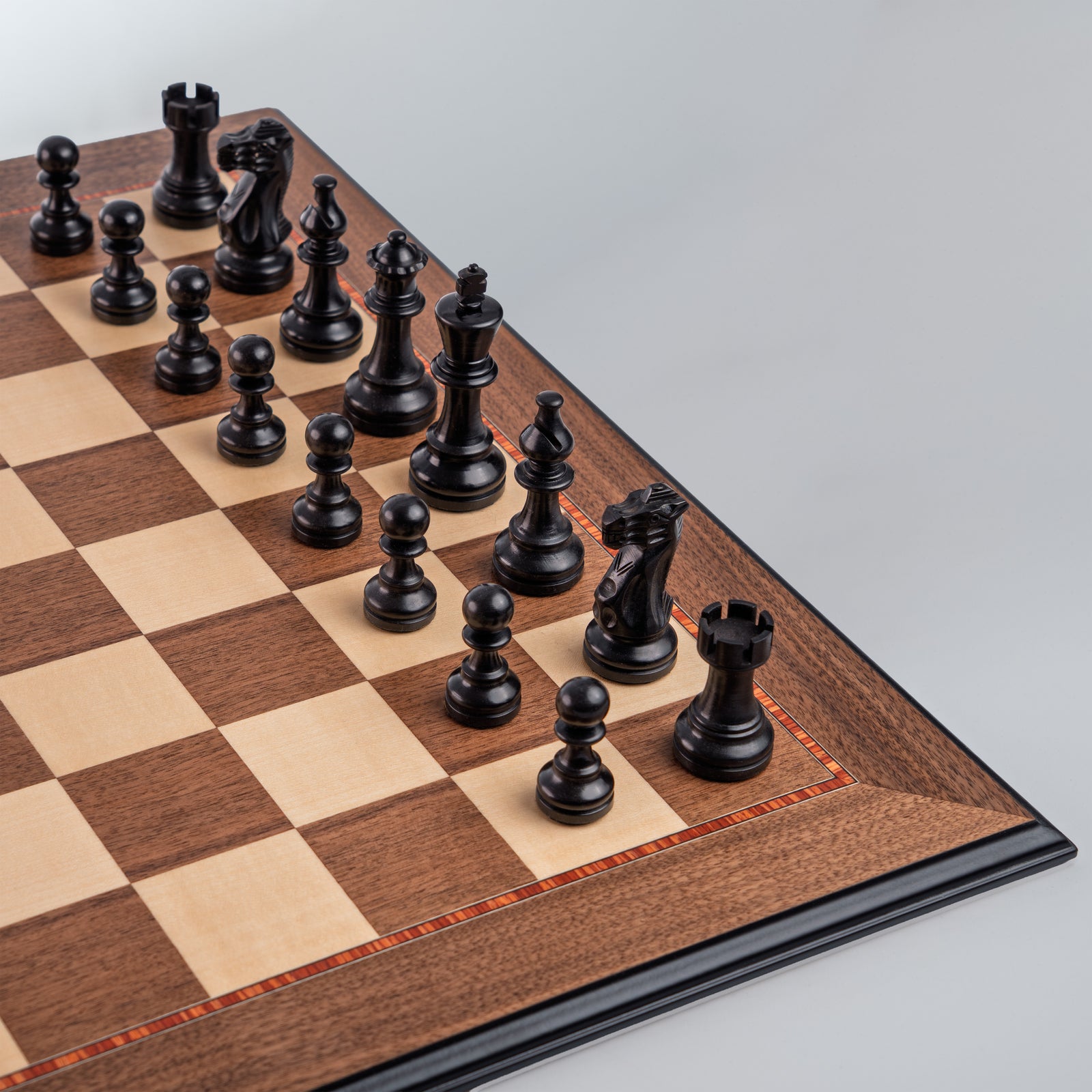 Ajedrez de Madera Ferrer Set Moldura Negra con piezas negras Deluxe