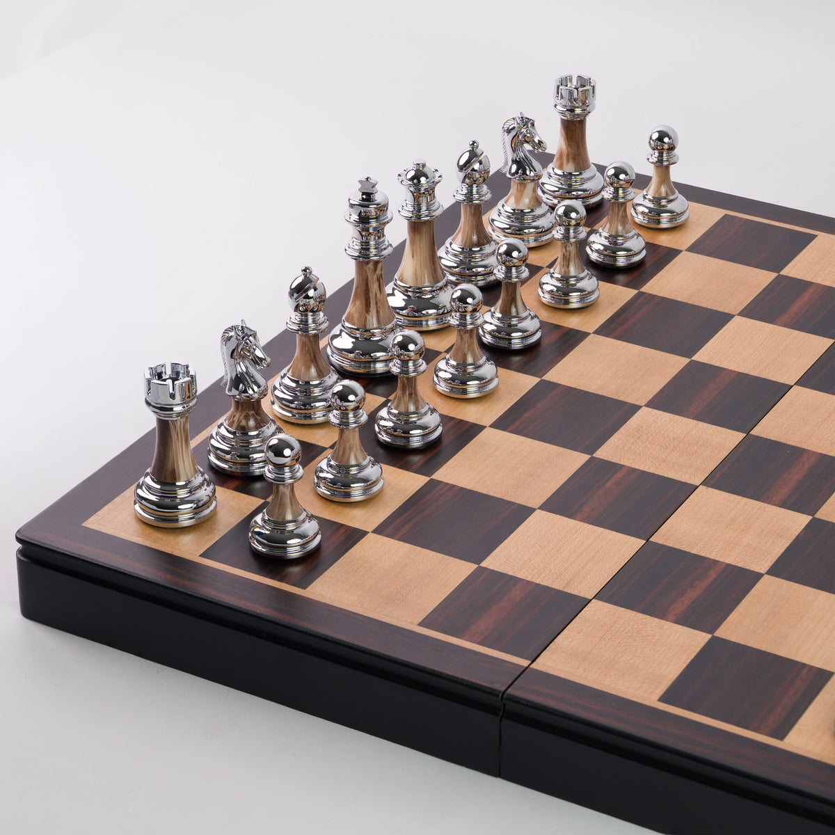 Ajedrez de Madera Modelo Paris - Plegable Sin Coordenadas con piezas templario y almacenamiento interior