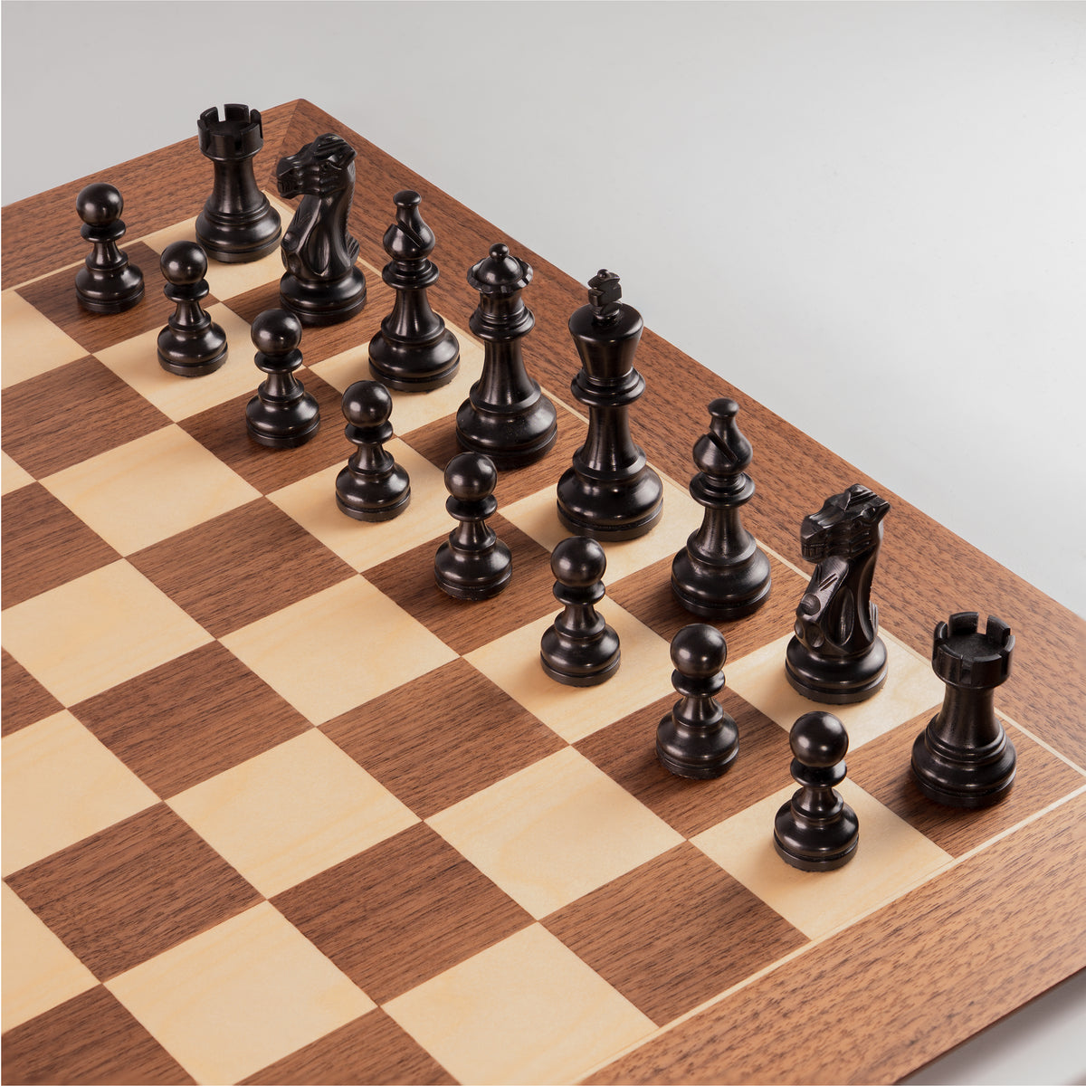Ajedrez de Madera Ferrer Set Nogal Barcelona con piezas negras Deluxe