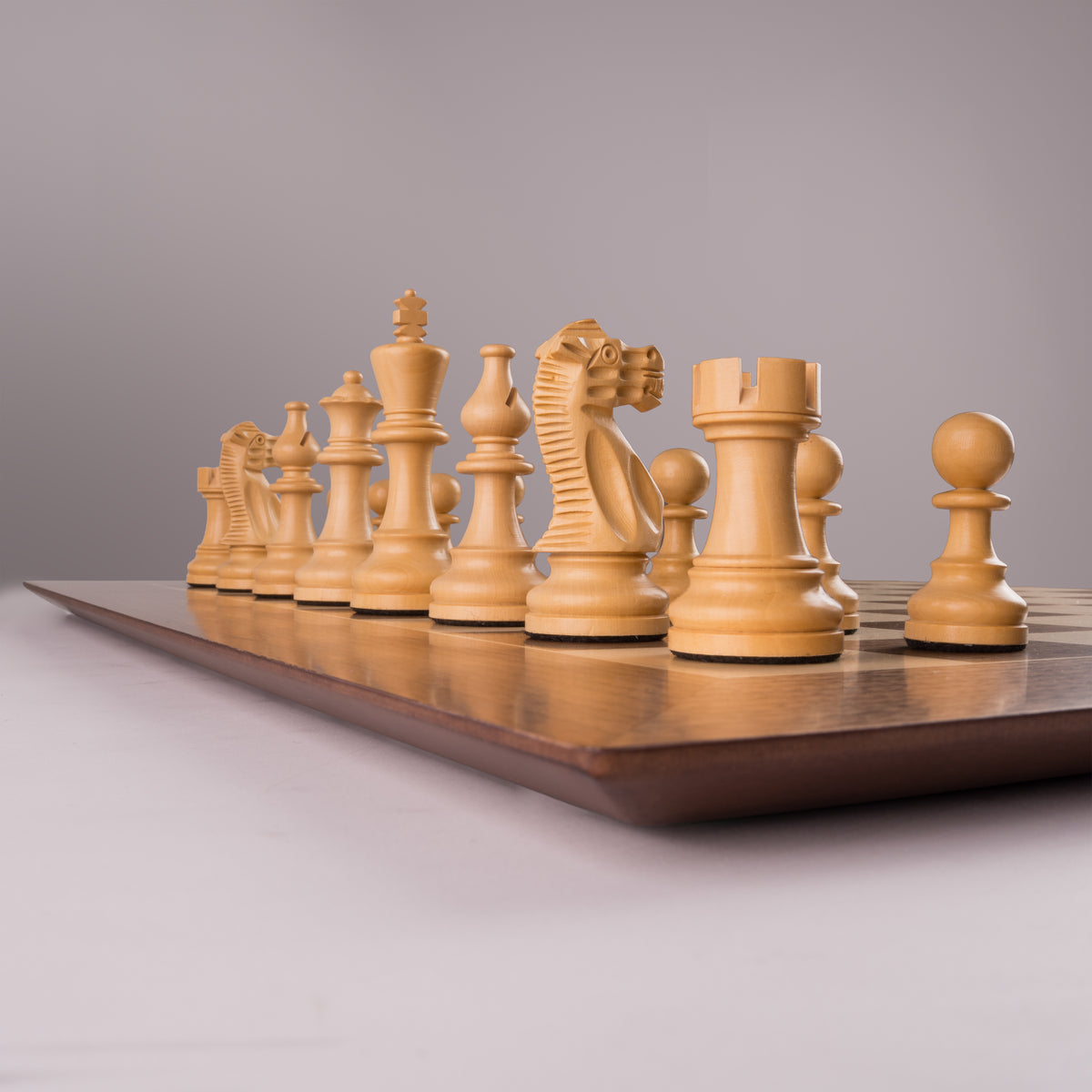 Ajedrez de Madera Ferrer Set Nogal Barcelona con piezas negras Deluxe