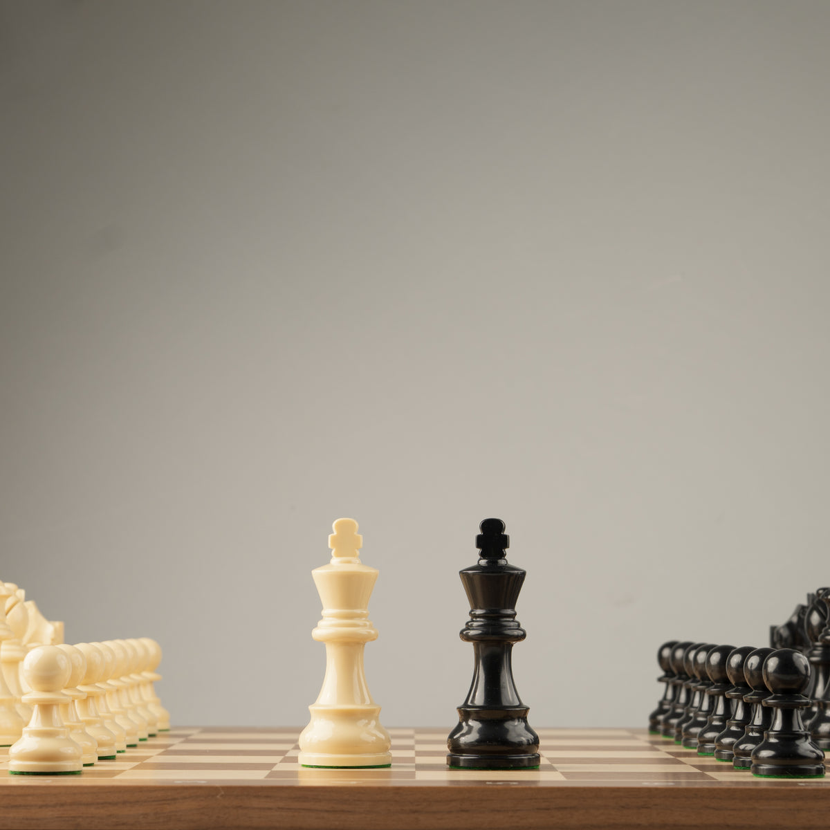 Piezas De Ajedrez Torneo Polímero Blanco y Negro Conjunto Completo De 34 Piezas