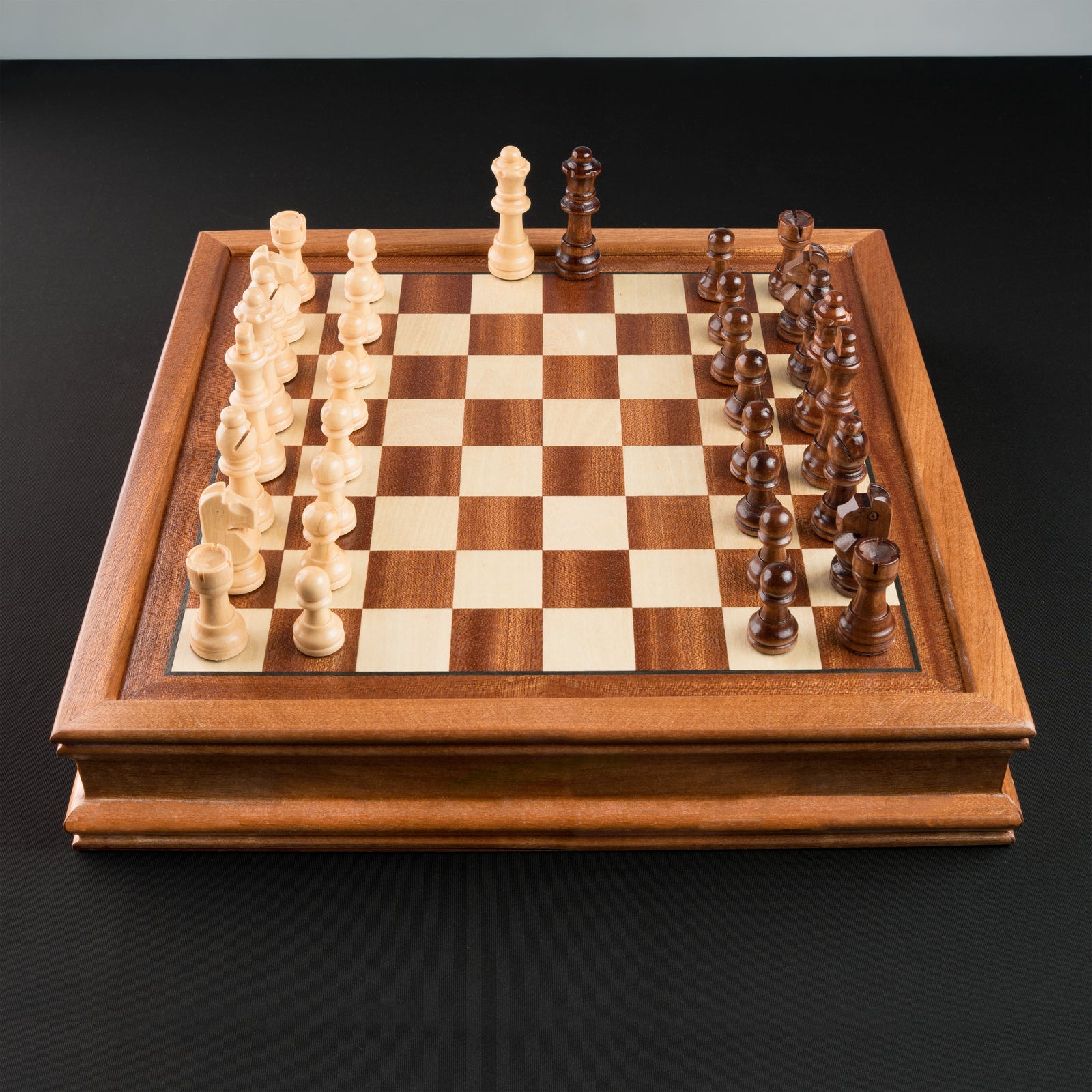 Ajedrez de Madera Magnético con Dos Cajones de Almacenamiento 32x32CM